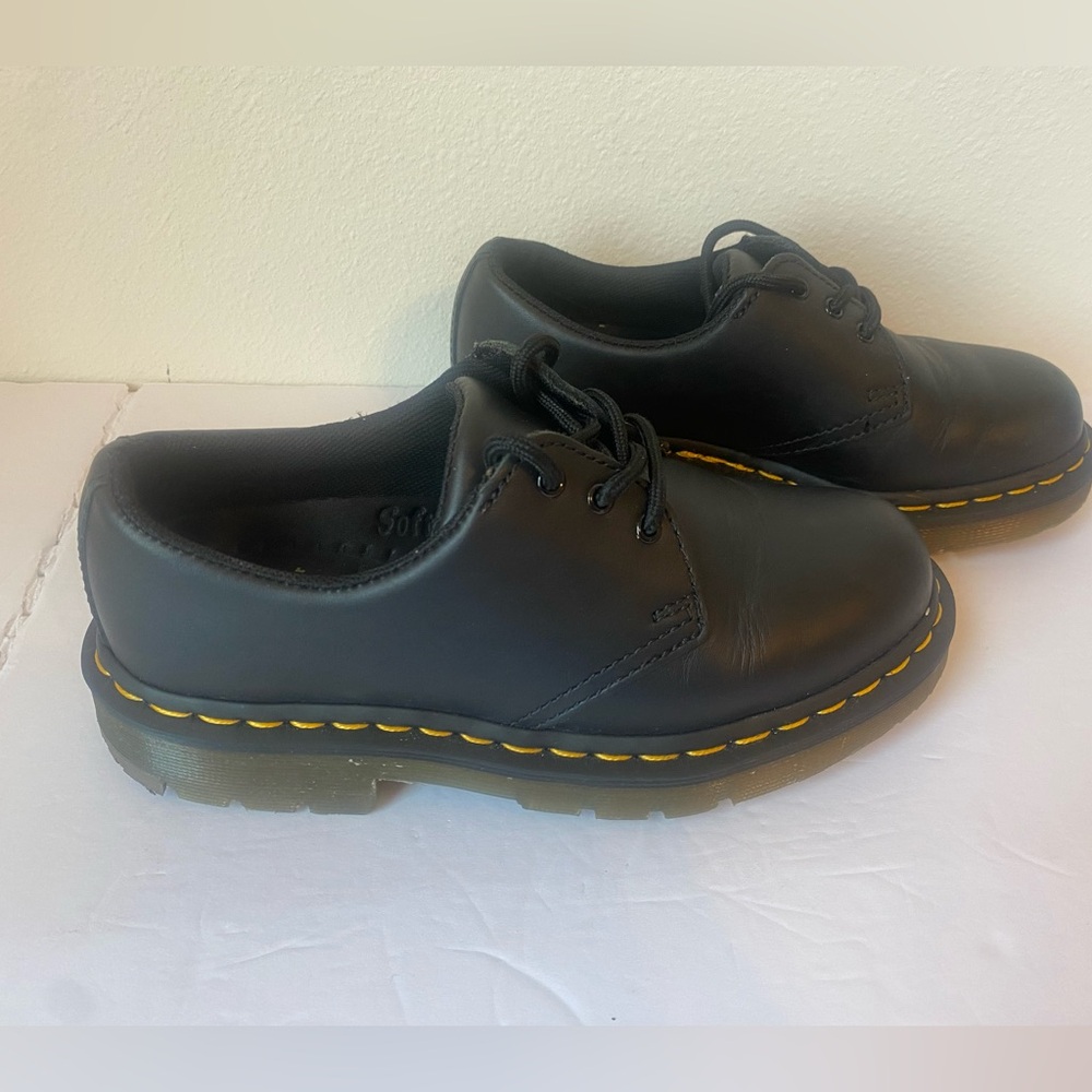 Dr Martens Women's size 6. Men's size 5